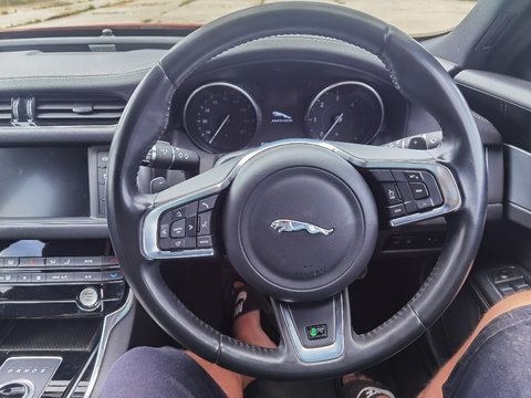 Volan fara airbag jaguar xe 2.0 d an 2018