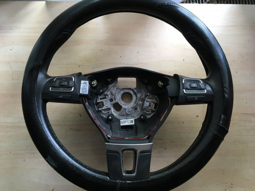 Volan Passat B7 cod: 3c8959537d