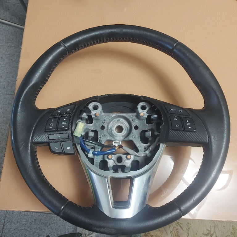 Volan piele cu comenzi Mazda 3 cod produs: BHP2 130924 / BHP2130924