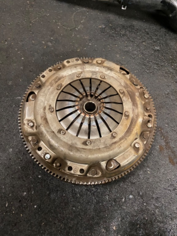 Volanta 045105273 1.4 TDI cu Placa si Disc Masa Simpla Amf Cod Motor Skoda FABIA 6Y2 1999-2008