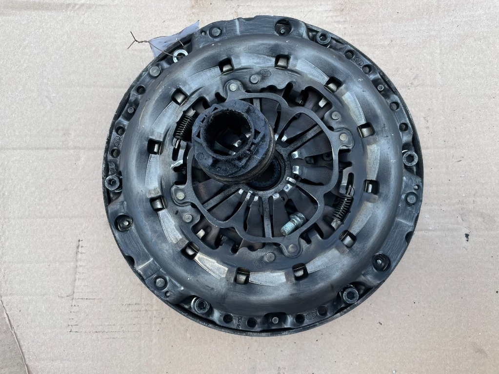 Volanta masa dubla + kit ambreiaj 6 trepte Audi A4 B7 2.0 TDI 140 CP