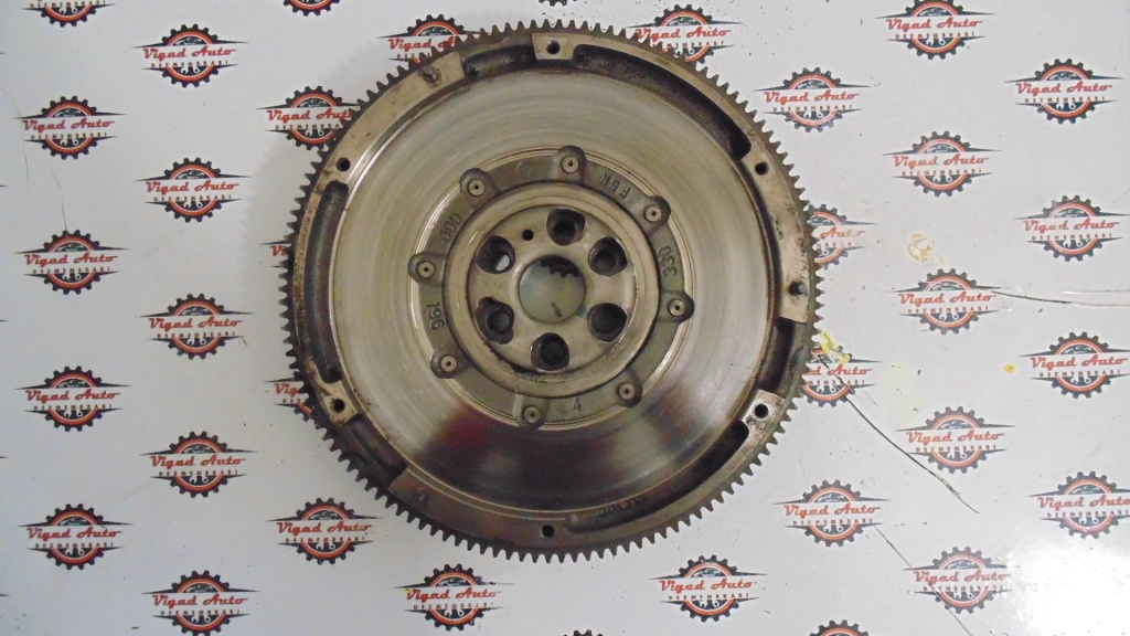 Volanta VW Passat an 2011 motor 2.0 diesel Euro 5 cod CBDC pentru sistem Start Stop