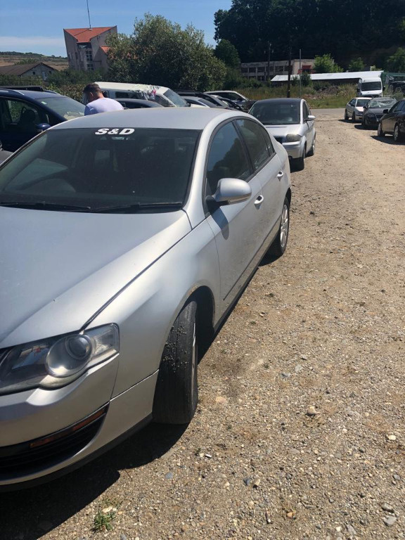 VW Passat b6 usa dreapta spate