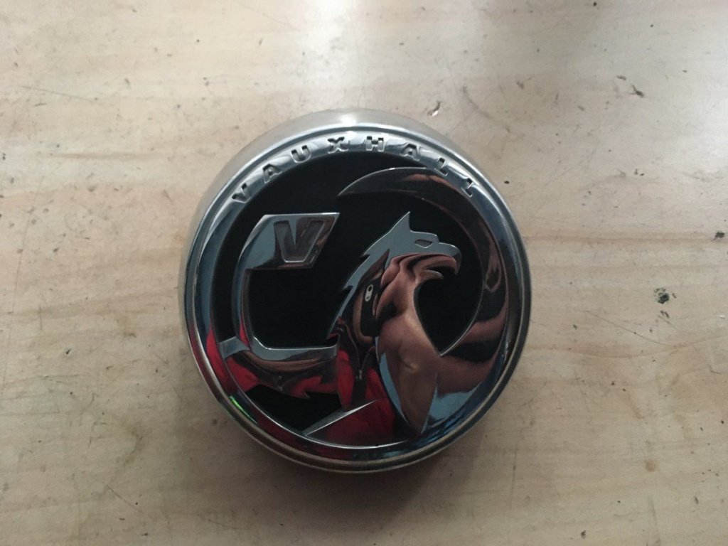 Yala Emblema Opel Corsa E 563697283