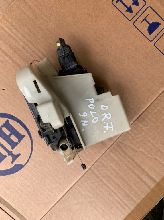 Yala incuietoare usa dreapta fata Vw Polo 9N