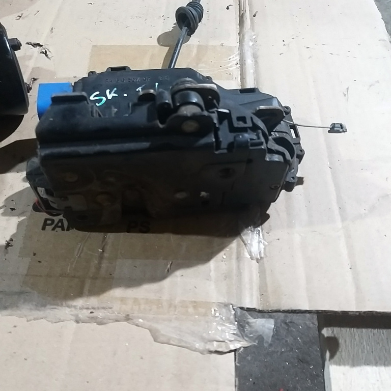 Yala incuietoare usa stanga fata Skoda F